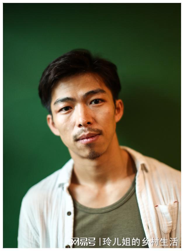演女一号没红如今演配角红得一塌糊涂爱游戏ayx明明是同一个人搭档靳东(图1)