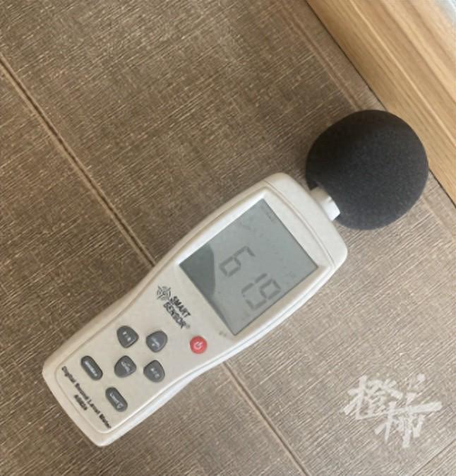 种响动走路、拉窗帘、洗澡……多次协商未果后楼下的低音炮响了ayx爱游戏体育网页版入口邻居投诉楼上老人家里经常半夜各(图2)